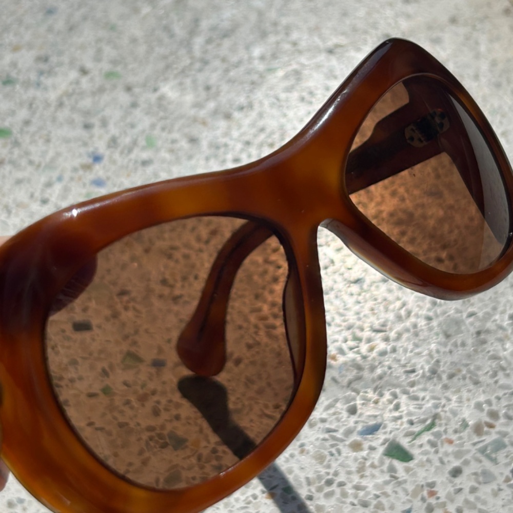 Port Tanger Oversized Soledad Acetate in Tortoise w/ Amber lens - Picture 6 of 8